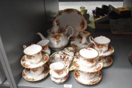 A Royal Albert Old Country Rose pattern tea service, having gilt edge and floral patterns, to