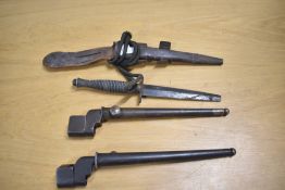 Fairbairn Sykes style commando fighting knife, 5.1cm oval cross-guard, ringed metal grip with