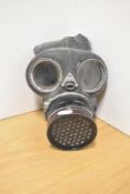 WW2 British Civilian Duty Respirator Gas Mask, mark L&BRCo for Leyland and Birmingham Rubber Company