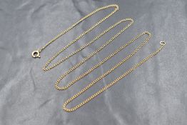 A 9ct gold curb link neck chain, marked 375, 67cm, 2.9g