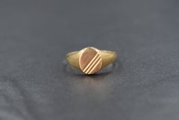 A 9ct gold signet ring, the oval panel with engraved line decoration, marked 375, ring size N-O, 1.