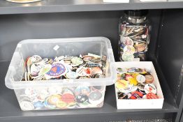 A quantity of badges, to include Snoopy, Merry Christmas, I've joined the Bargain Hunters at Bargain