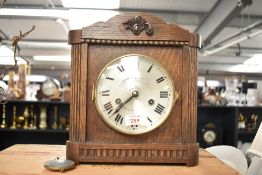 An early 20th century oak cased mantle clock with pendulum, h26cm A/F