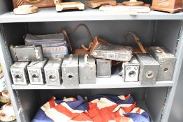 A quantity of vintage cameras and cases, to include a Brownie camera, a Kodak camera and a Hawkeye