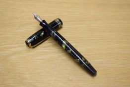 A Parker Duofold Deluxe Challenger Junior button fill fountain pen in Green and Black marble with