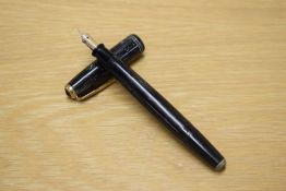 A Parker Vacumatic Junior fountain pen in Shadow Wave with two narrow cap bands having Parker