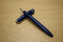 A Parker Duofold Junior aerometric fill fountain pen in Blue with decorative cap band with Parker