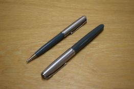 A Parker 51 aerometric fill fountain pen and Propelling pencil in Grey with a Lustraloy cap with