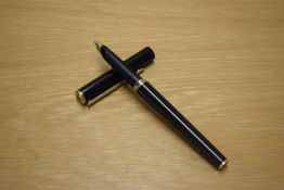 A Parker 95 cartridge fill fountain pen in Black with gold trim having Parker nib