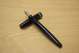 A Parker Victory MKIV button fill fountain pen in Black with to narrow cap bands having Parker 14K