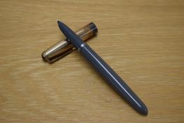 A Parker 51 vacumatic fill fountain pen in Grey with Gold cap and blue diamond clip. Some rub to the