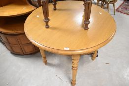 A modern circular kitchen table, diameter approx. 90cm