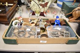 A miscellaneous lot comprising of napkin rings in various colourways and designs.