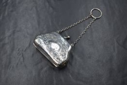 A George V silver coin purse, of traditional form having decorative floral scroll engraving and 'MB'
