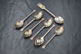 A cased set of six George V silver teaspoons, having thread decoration and moulded terminals,