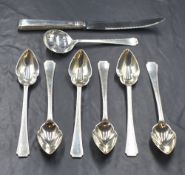 A cased Elizabeth II silver grapefruit set, comprising six spoons, a knife and a sugar sifter,