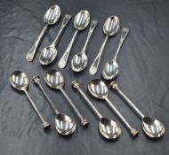 A cased set of George V silver teaspoons, having decorative moulded terminals, marks for Sheffield