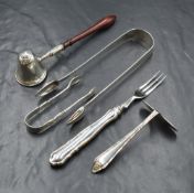 A pair of George III silver sugar tongs, of plain form with marks for London 1813, maker Solomon