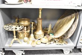 A quantity of brass ware, to include an early 20th century shop bell, brass trivet, a Queen Victoria