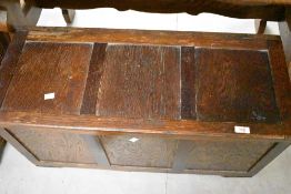 An early to mid 20th Century oak kist style bedding box of small proportions, dimensions approx.