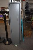 A 5 gun, gun cabinet with 2 keys measuring 22cm x 30cm x 133cm tested to bs 7558