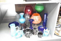 A quantity of glass ware, to include pitchers and vases ect, (17)