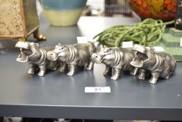 A pair of salt and pepper shakers in the form of hippos, h5cm