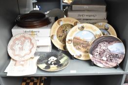 A Romeo & Juliet collector's plate of two lovers, w21cm, sold together with 3 Seltmann Weiden plates