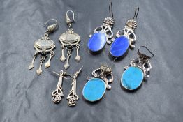 Four pairs of silver drop earrings, set with turquoise, onyx and lapis lazuli, 33.2g