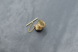 A 9ct gold tie pin having hexagonal front panel and button bar, approx 1.9g