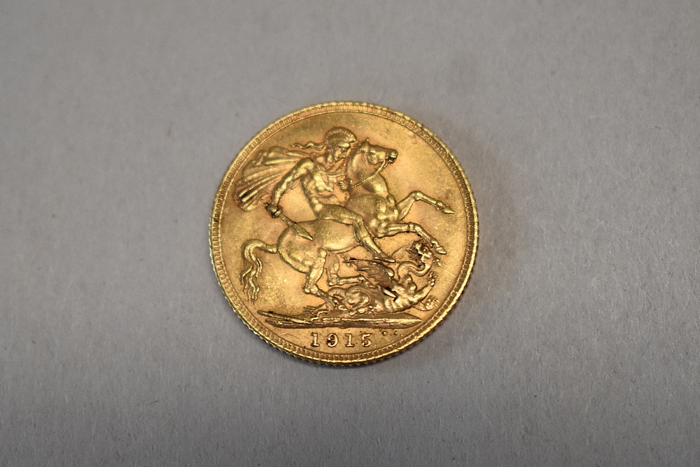 Gold Sovereign George V 1915 George & Dragon Royal Mint, 8g - Image 2 of 2