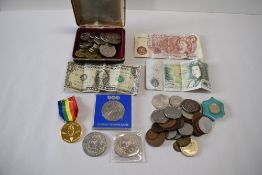 Three Queen Elizabeth II Jubilee Commemorative Crowns, Mixed British Twentieth Century Coins with