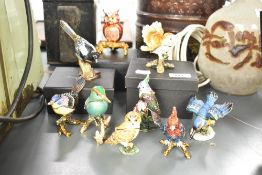 An owl treasured trinket by Juliana, h8cm, sold together with 8 other bird trinkets