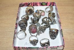 A collection of white metal jewellery, including large statement ring, a rhodochrosite set ring