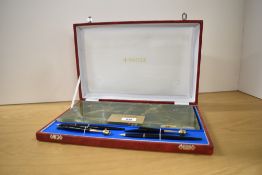 A Parker 45 green onyx desk set with Parker 45 fountain and ballpoint pens in red leatherette case
