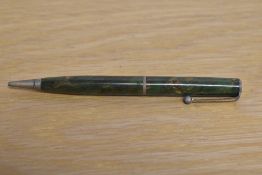 A Parker Moderne propelling pencil in green and gold marble