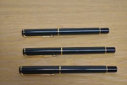 A Parker Duofold International converter fill fountain pen in Maroon Marble with five one broad
