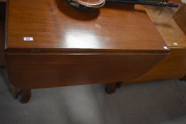 A 20th century mahogany drop-leaf dining table with cabriole type legs 72cm high