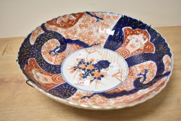An early 20th century Chinese dish having scalloped edges, decorated in the Imari pattern, w33.5cm