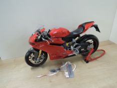 Pocher 1:4 scale made up model kit, Ducati 1299 Panigale S, one wing mirror attached and one