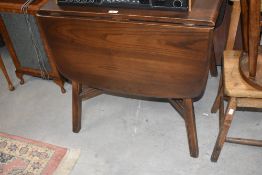 An Ercol dark elm drop-leaf table with X-form stretcher 70cm x 60cm x 72cm