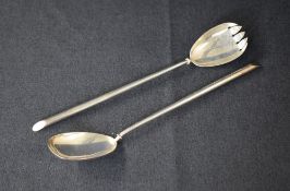 A pair of Victorian silver salad servers, of plain traditional form, marks for Birmingham 1900,