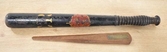 Edwardian Truncheon, ebonised black wooden turned with ribbed handle and decorated in gold paint