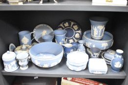 A quantity of Wedgewood Jasper ware, to include fruit bowl, trinkets and cream jug ect
