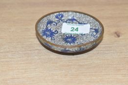 A Chinese style enamel dish decorated with blue floral patterns, w8cm