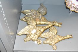 A group of 3 brass fly ducks, largest L26cm