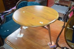 A small Ercol light elm drop leaf occasional table 40cm x 60.5cm