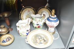 A pair of Victorian Prattware pitchers sold alongside a decorative porcelain table lamp having