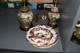 A modern table lamp decorated in the Chinese taste, h40cm, sold together with a similar lamp and a