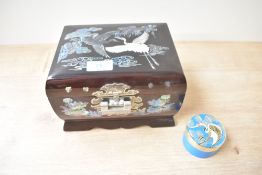 A lacquered oriental jewellery box featuring intricate mother of pearl inlay work, measures 20cm x